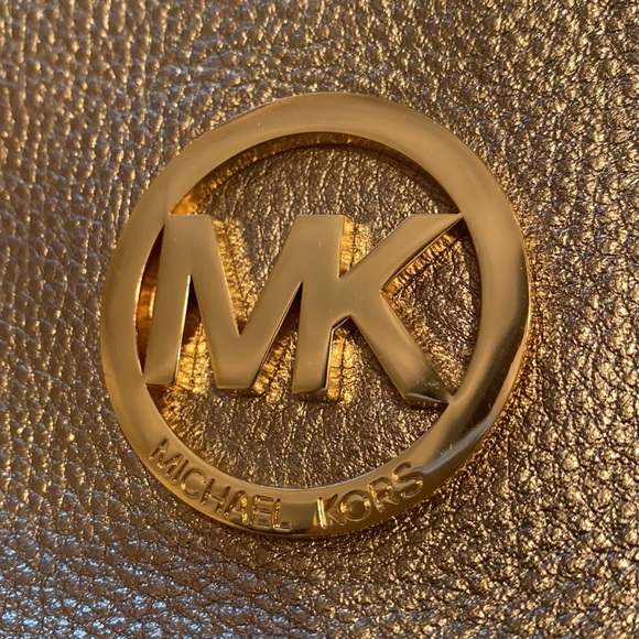 Michael Kors wristlet - Picture 2 of 9